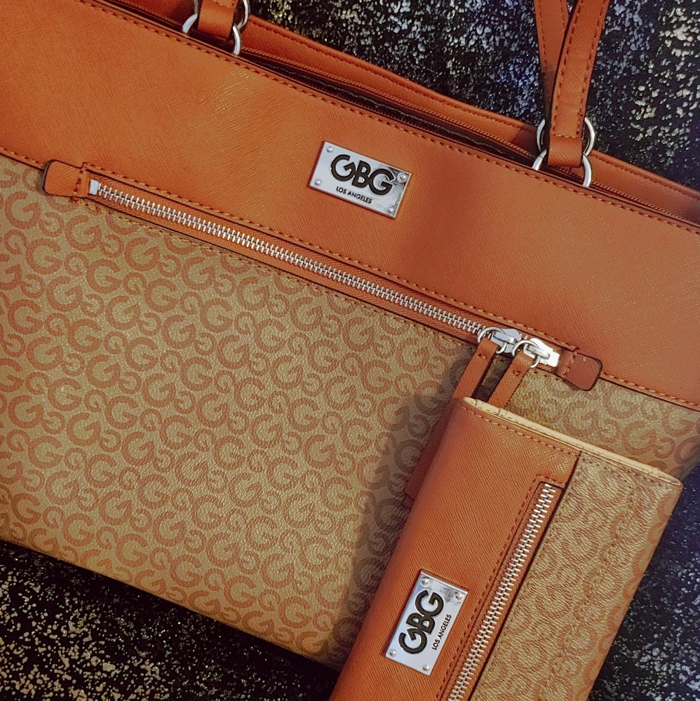 Guess handbag set